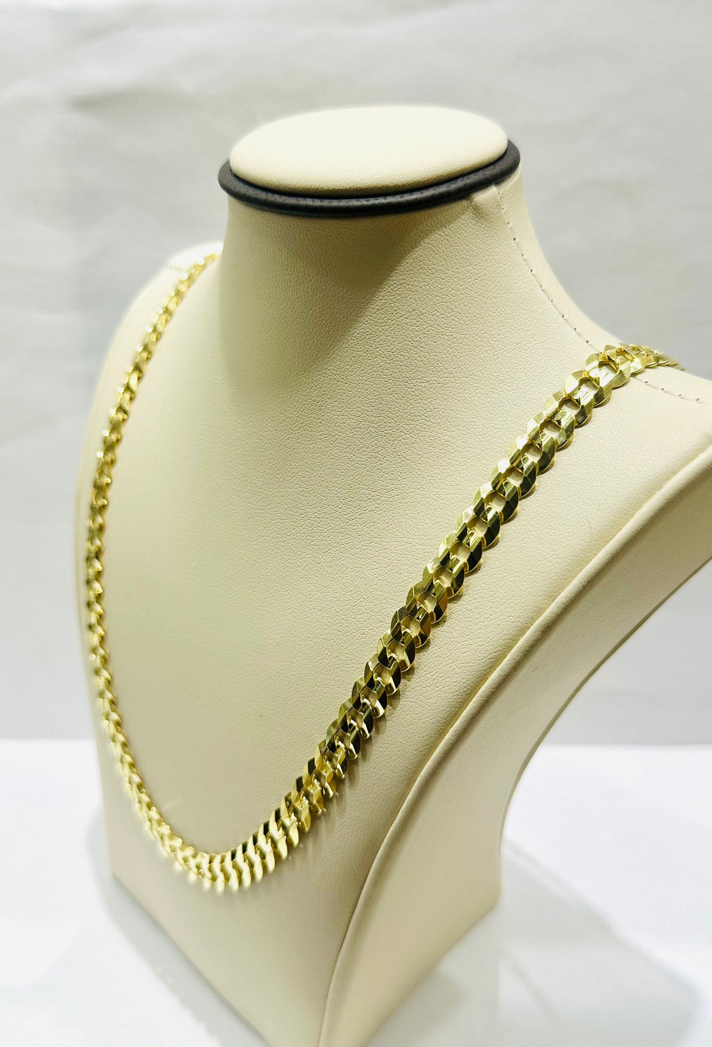10K GOLD SOLID CUBAN LINK NECKLACE 22”, WEIGHT: 29gm, WIDTH: 7.3mm