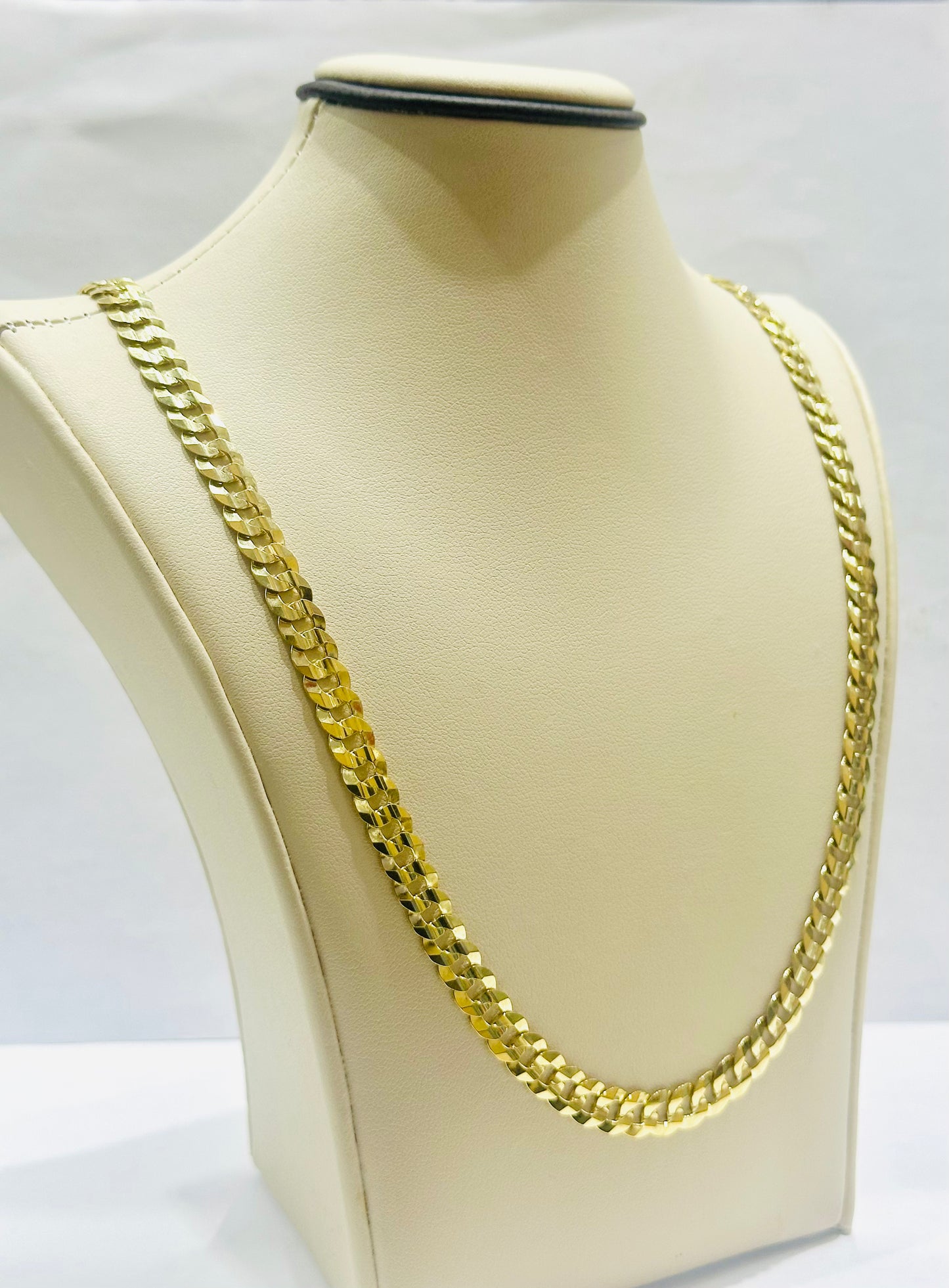 10K GOLD SOLID CUBAN LINK NECKLACE 22”, WEIGHT: 23gm, WIDTH: 6.4mm