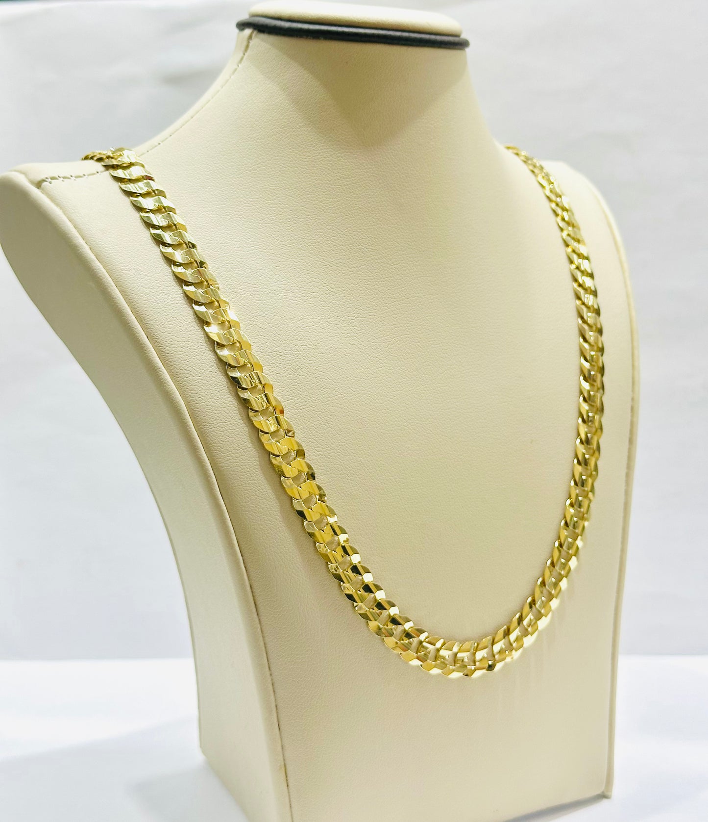 10K GOLD SOLID CUBAN LINK NECKLACE 22”, WEIGHT: 27.1gm, WIDTH: 7.6mm