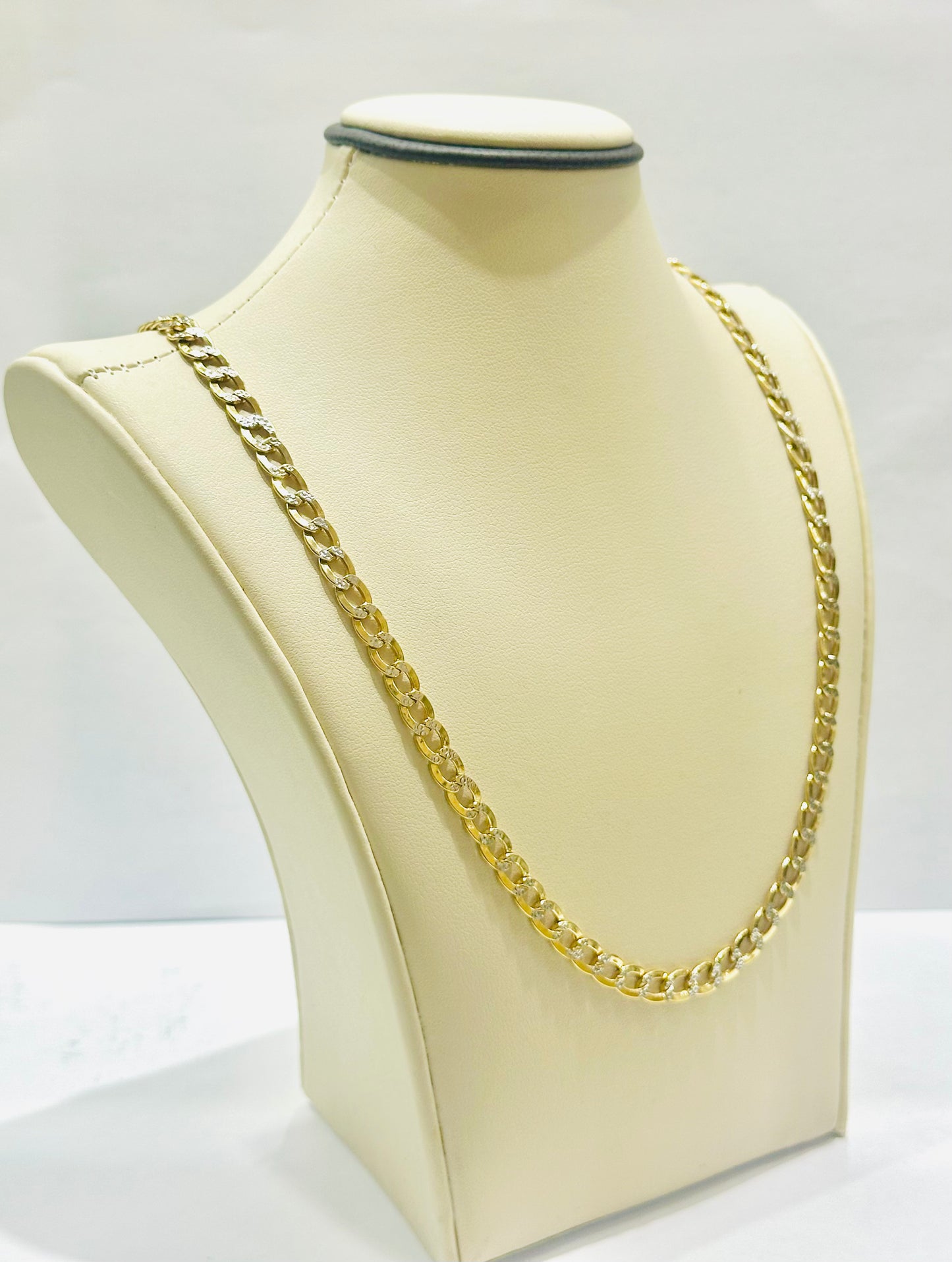 10K GOLD HOLLOW CUBAN LINK WITH DIAMOND CUT NECKLACE 22”, WEIGHT: 10.9gm, WIDTH: 5.1mm