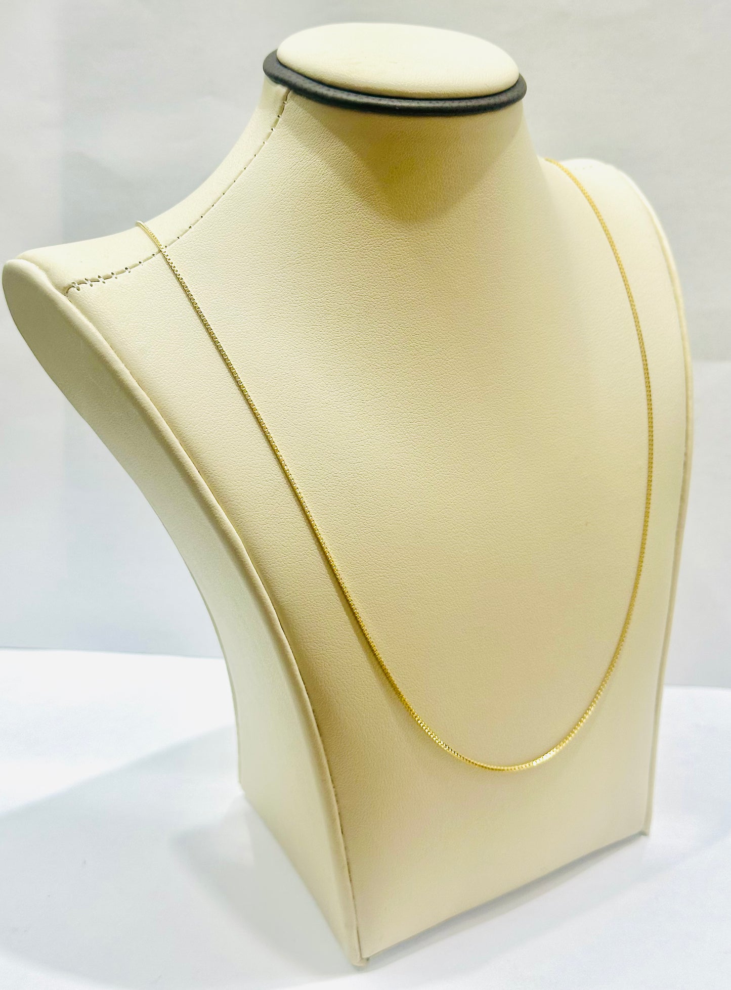 10K GOLD HOLLOW BOX LINK NECKLACE 20”, WEIGHT: 2.3gm, WIDTH: 0.9mm