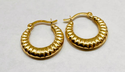 10K GOLD SMALL BABY SHRIMP EARRINGS, LESS THAN ONE GRAM