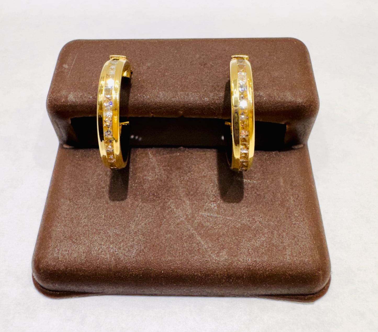 10K GOLD CZ SMALL HOOP EARRINGS, WEIGHT: 1.3gm