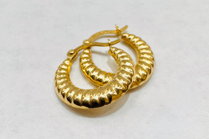 10K GOLD SMALL BABY SHRIMP EARRINGS, LESS THAN ONE GRAM