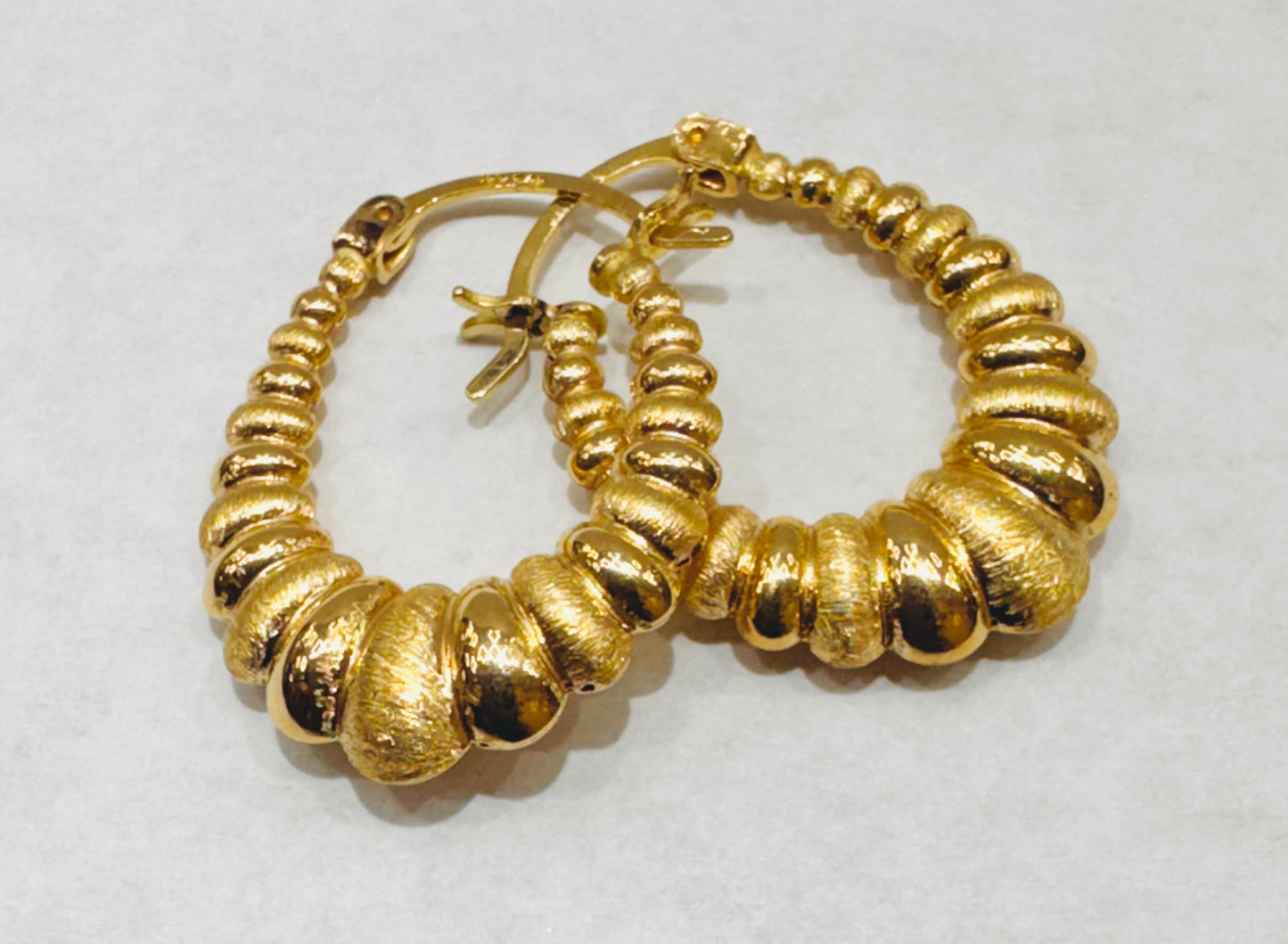 10K GOLD SMALL SHRIMP EARRINGS, WEIGHT: 2gm