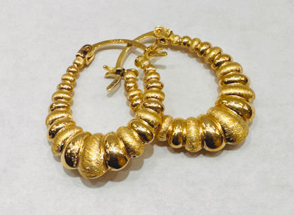 10K GOLD SMALL SHRIMP EARRINGS, WEIGHT: 2gm