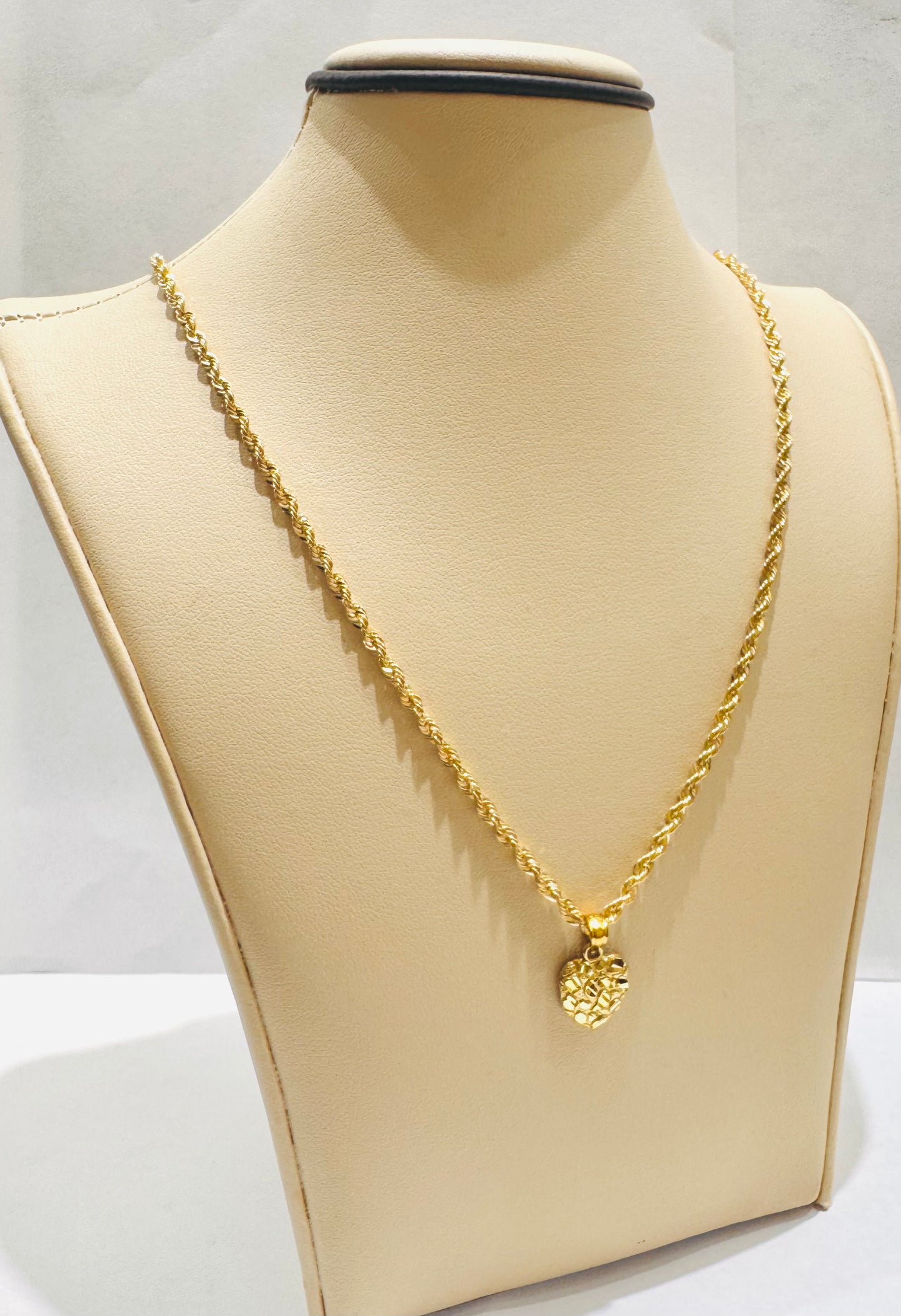 10K GOLD HOLLOW ROPE CHAIN 18”, WEIGHT: 3gm, WIDTH: 2.3mm WITH SMALL HEART PENDANT, WEIGHT: 0.6gm