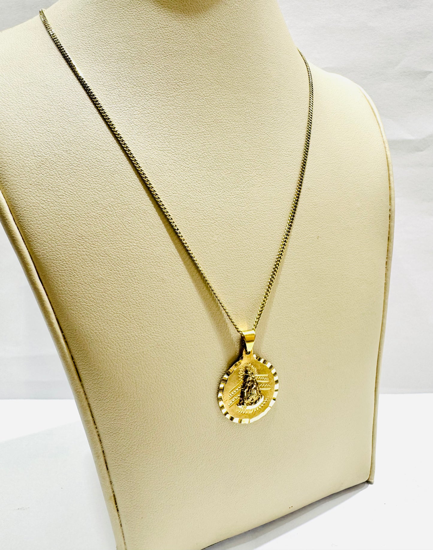 10K GOLD THIN MIAMI CUBAN LINK NECKLACE 20” WITH VIRGEN DE LA CARIDAD DEL COBRE PENDANT SET, WEIGHT: 4.6gm