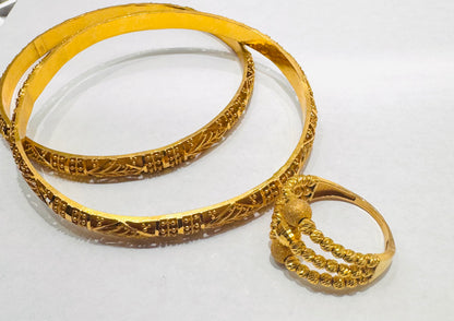 21KT GOLD 2 BANGLES AND 1 RING
