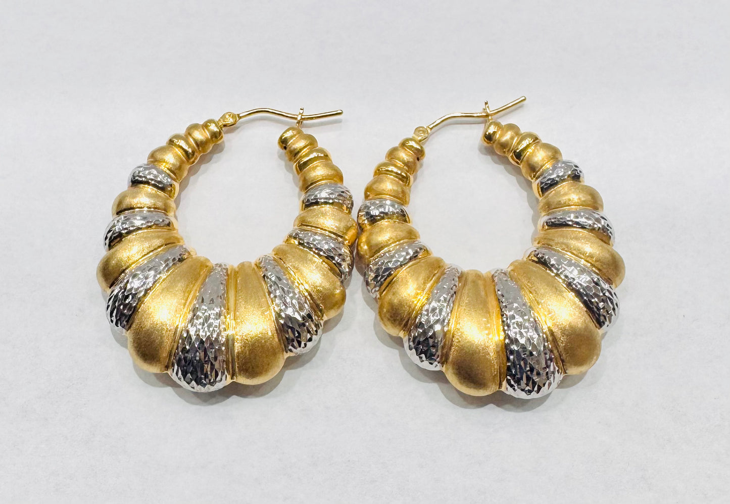 10K GOLD TWO TONE SHRIMP EARRINGS, WEIGHT: 8.2gm