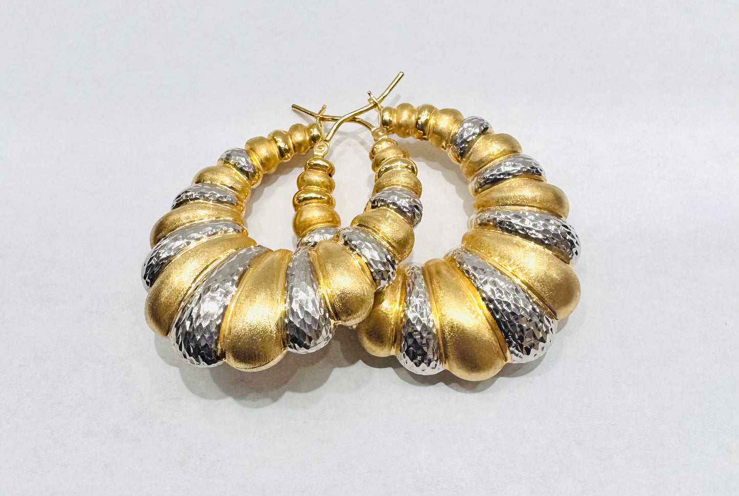 10K GOLD TWO TONE SHRIMP EARRINGS, WEIGHT: 8.2gm