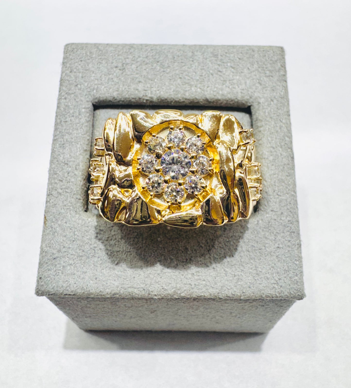 10K GOLD NUGGET RING WITH CZ STONES, WEIGHT: 4.5gm, SIZE: 11