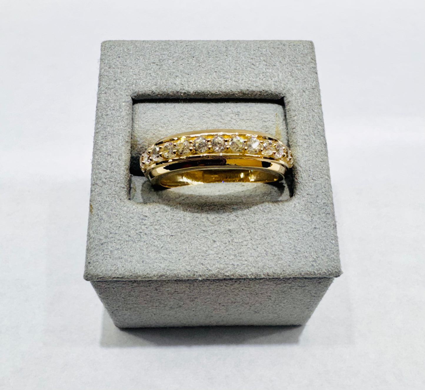 10K GOLD MENS CZ STONES RING, WEIGHT: 2.7gm, SIZE: 10