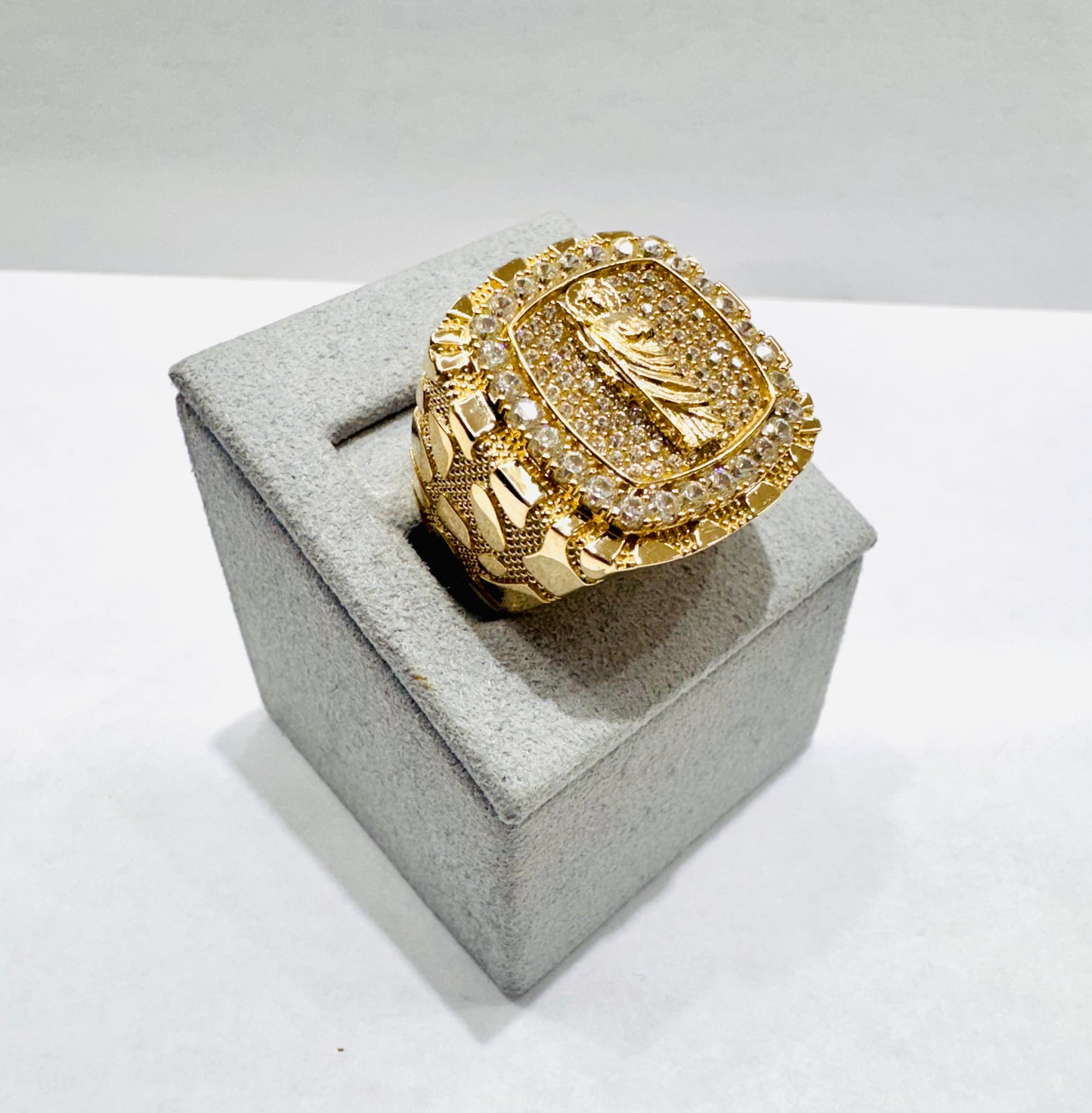 10K GOLD SQUARE SHAPED SAINT JUDE CZ STONES RING, WEIGHT: 8.7gm, SIZE: 10.5
