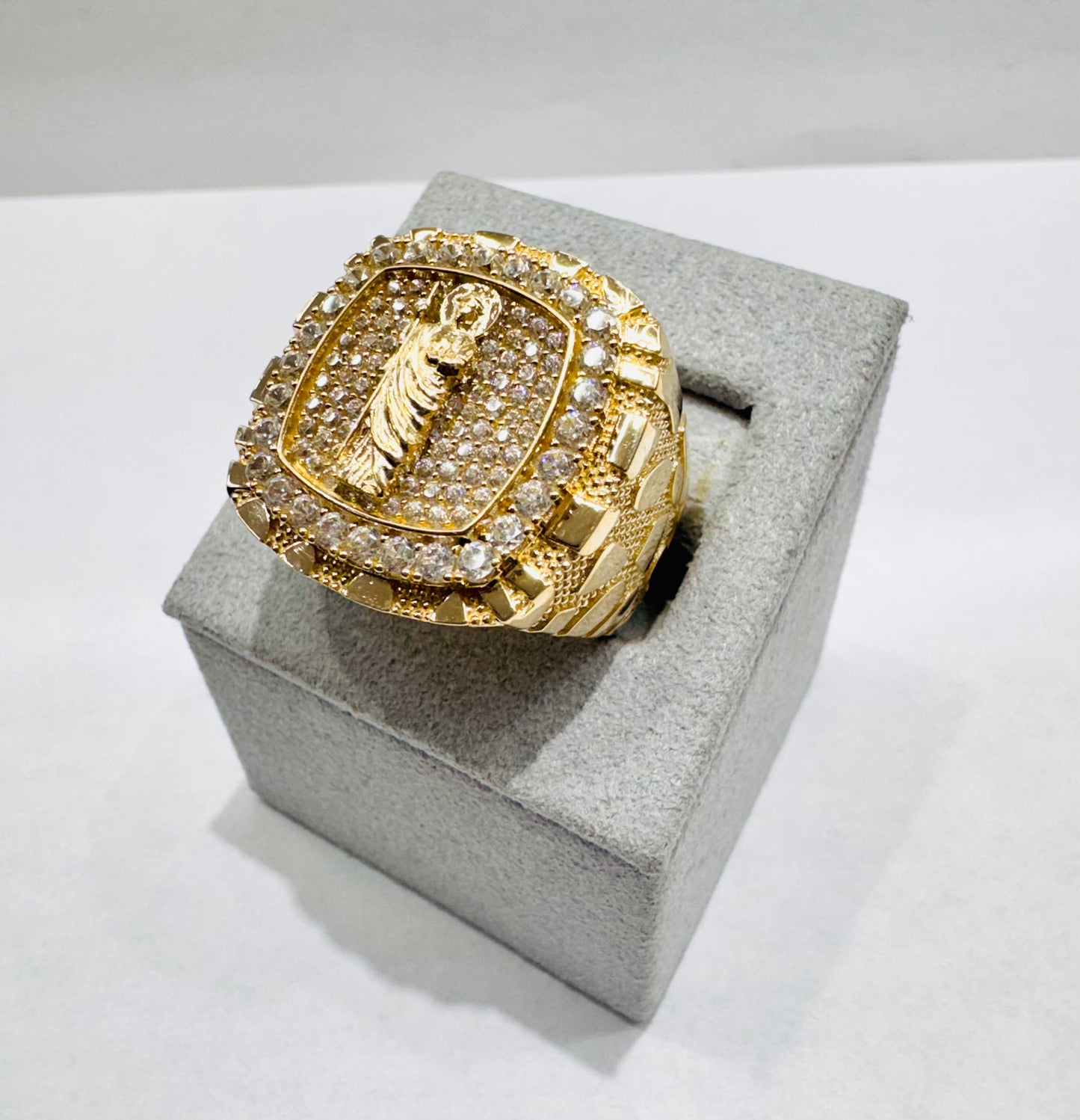 10K GOLD SQUARE SHAPED SAINT JUDE CZ STONES RING, WEIGHT: 8.7gm, SIZE: 10.5