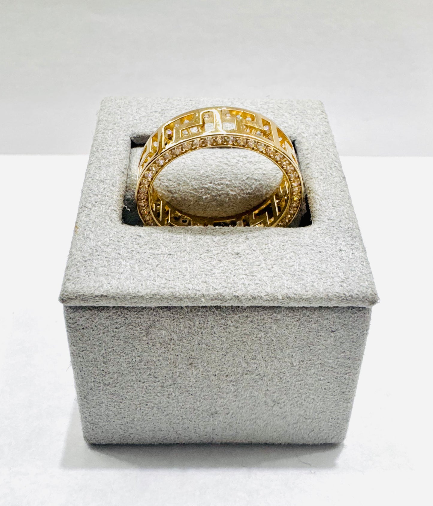 10K GOLD GREEK BORDER BAND WITH CZ STONES, WEIGHT: 3.3gm, SIZE: 10