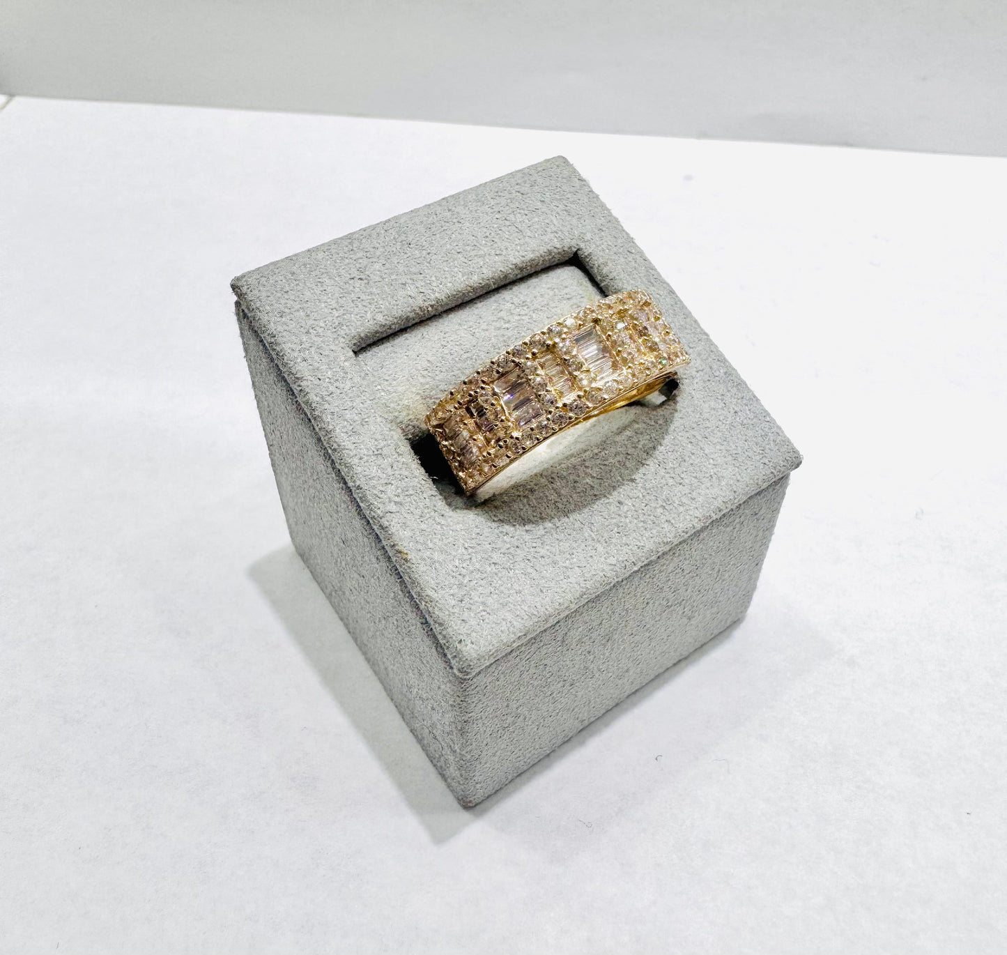 10K GOLD MENS RING CZ STONES, WEIGHT: 4.2gm, SIZE: 11