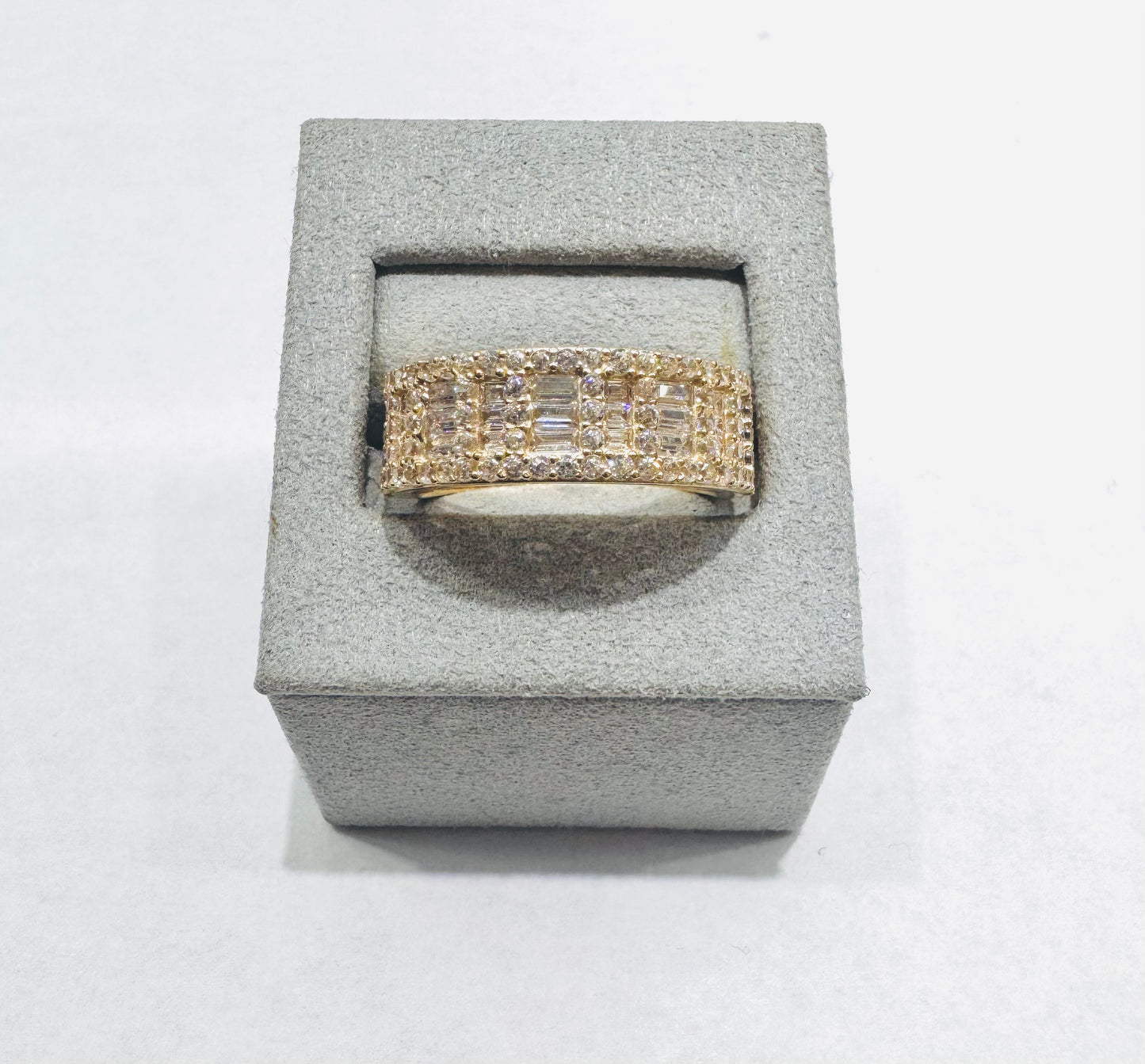 10K GOLD MENS RING CZ STONES, WEIGHT: 4.2gm, SIZE: 11