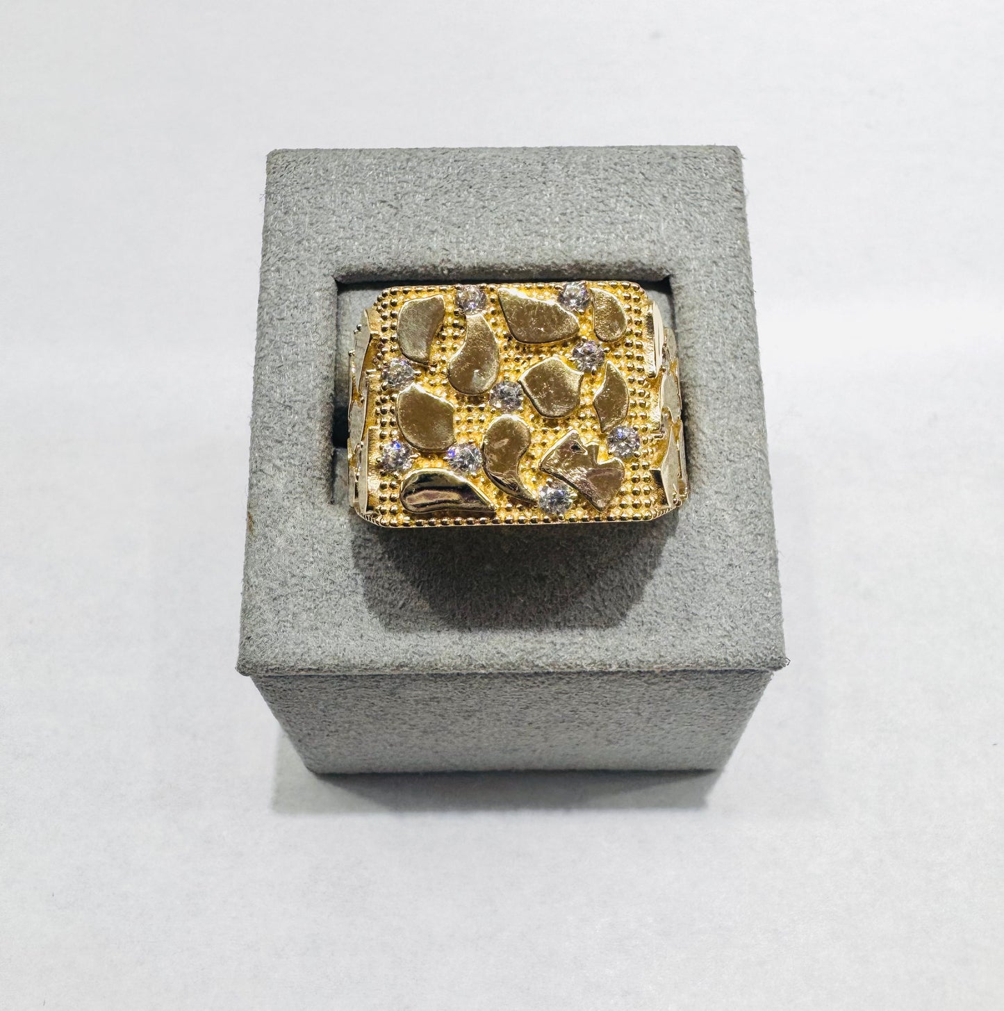 10K GOLD NUGGET RING WITH CZ STONES, WEIGHT: 4.6gm, SIZE: 11.5