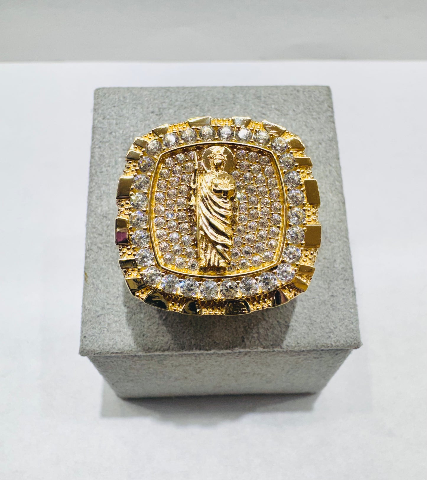 10K GOLD SQUARE SHAPED SAINT JUDE CZ STONES RING, WEIGHT: 8.7gm, SIZE: 10.5