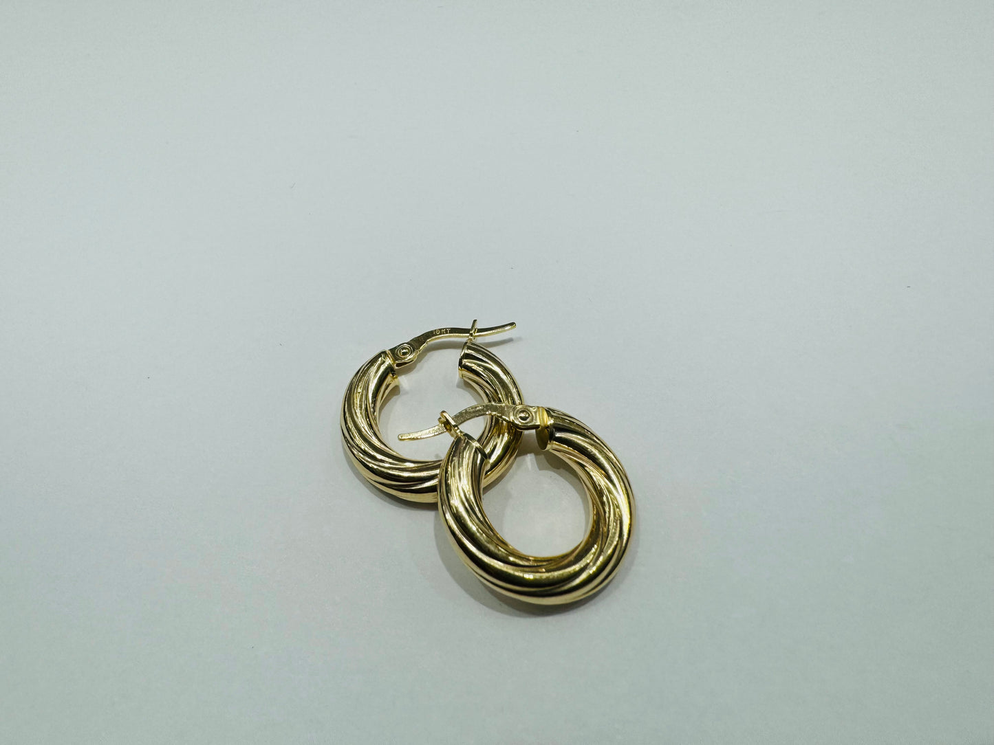 10K GOLD HOOP EARRINGS, WEIGHT: 1.8gm