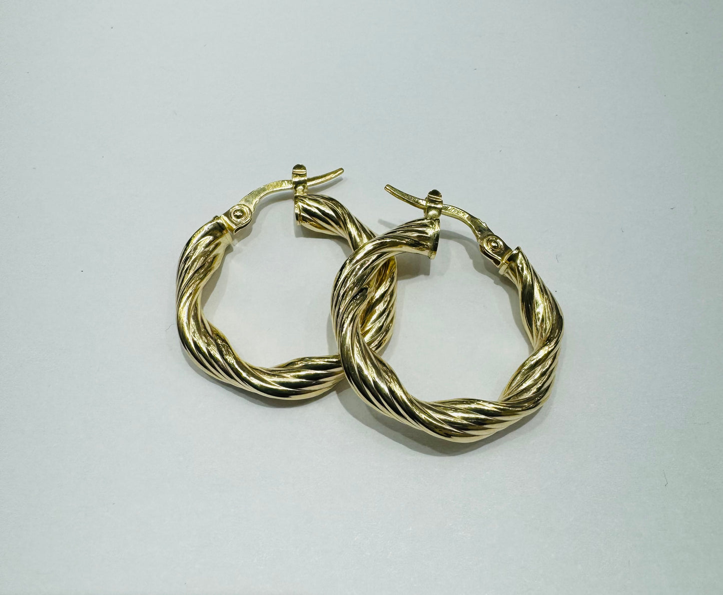 10K GOLD ROUND HOOP EARRINGS, WEIGHT: 2.3gm