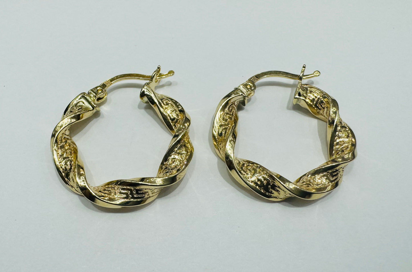 10K GOLD ROUND VERSACE HOOP EARRINGS, WEIGHT: 2.4gm