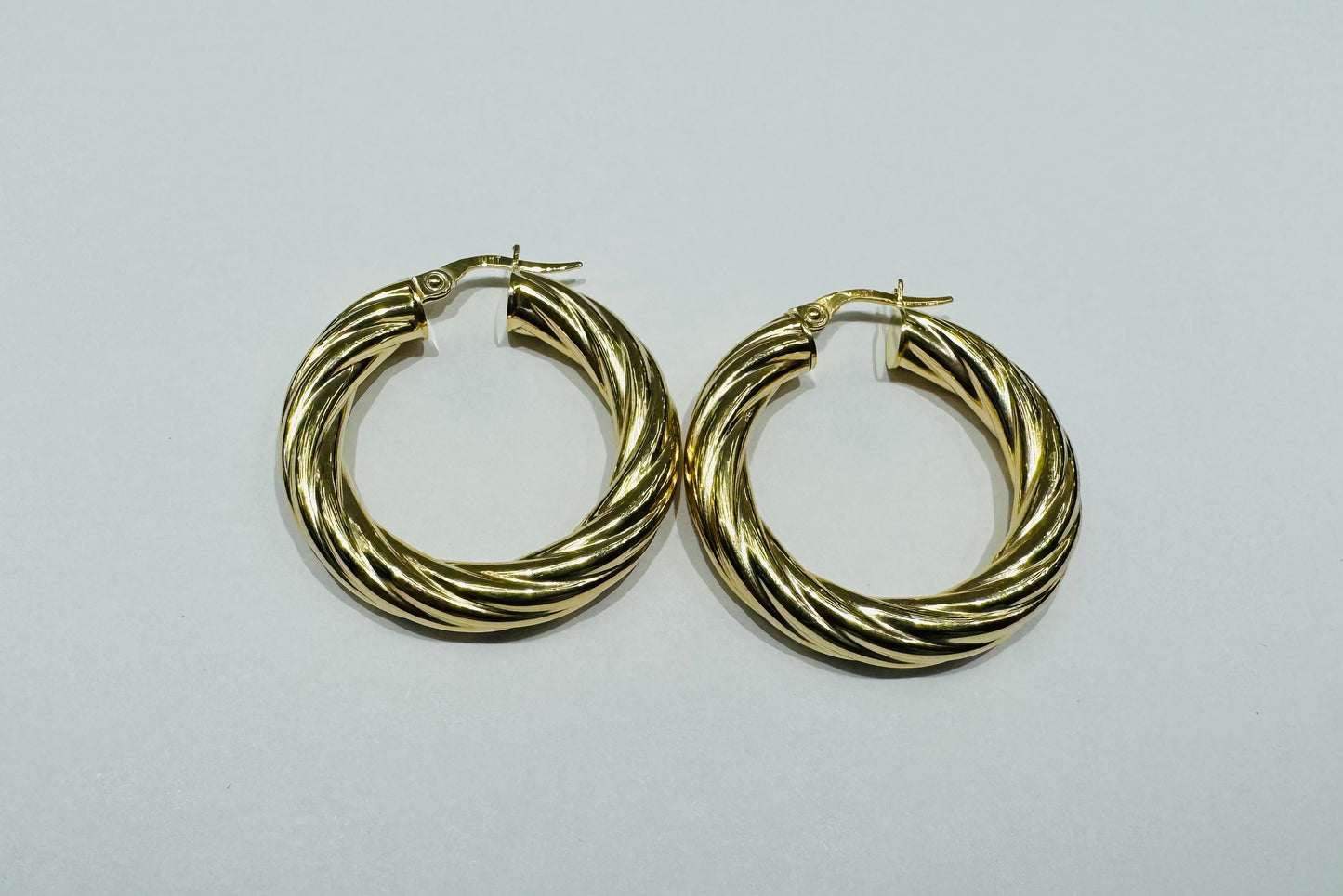 10K GOLD ROUND HOOP EARRINGS, WEIGHT: 4.4gm