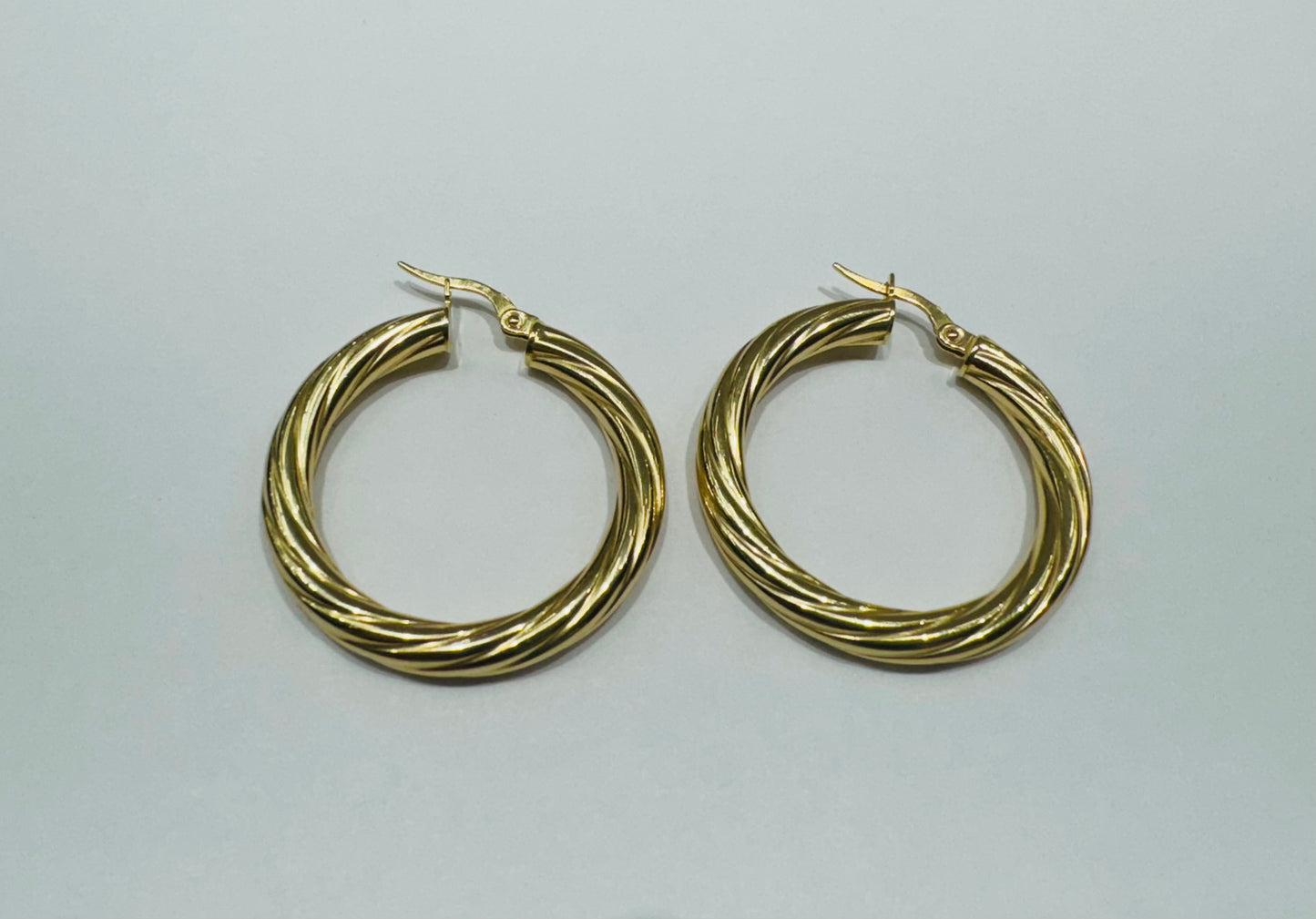 10K GOLD ROUND HOOP EARRINGS, WEIGHT: 3.3gm