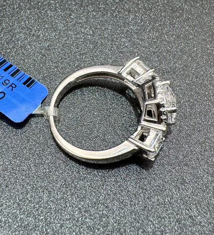 SILVER RING WITH SWAROVSKI STONES, SIZE: 6, WEIGHT: 3.8gm