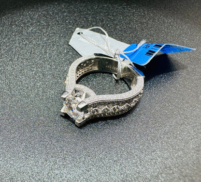 SILVER RING WITH SWAROVSKI STONES, SIZE: 6, WEIGHT: 5.7gm