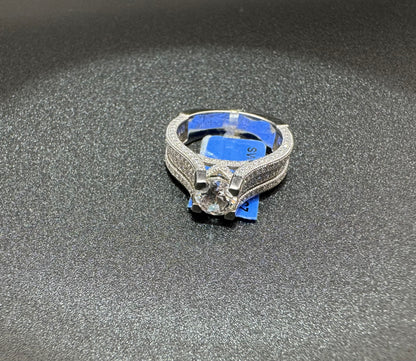 SILVER RING WITH SWAROVSKI STONES, SIZE: 8, WEIGHT: 6.7gm