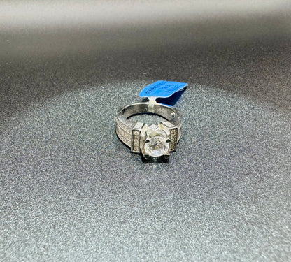 SILVER RING WITH SWAROVSKI STONES, SIZE: 5, WEIGHT: 6.7gm