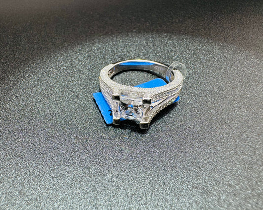 SILVER RING WITH SWAROVSKI STONES, SIZE: 8, WEIGHT: 4.5gm