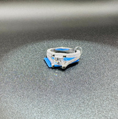 SILVER RING WITH SWAROVSKI STONES, SIZE: 8, WEIGHT: 4.5gm