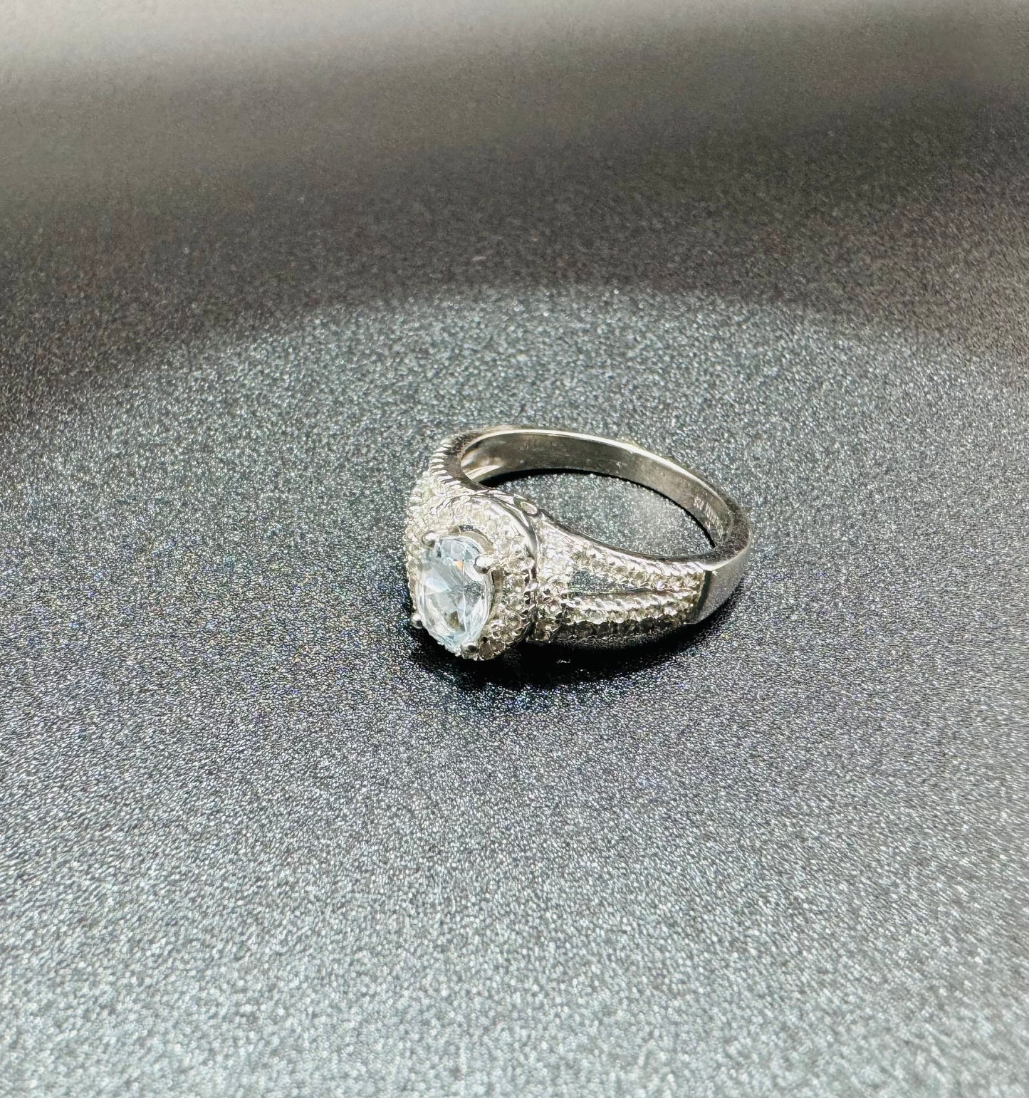 SILVER RING WITH SWAROVSKI STONES, SIZE: 8, WEIGHT: 4.2gm