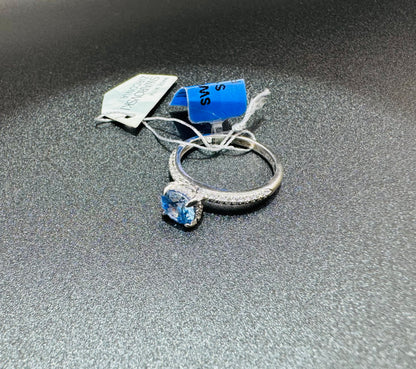 SILVER RING WITH BLUE SWAROVSKI STONES, SIZE: 6, WEIGHT: 2.6gm