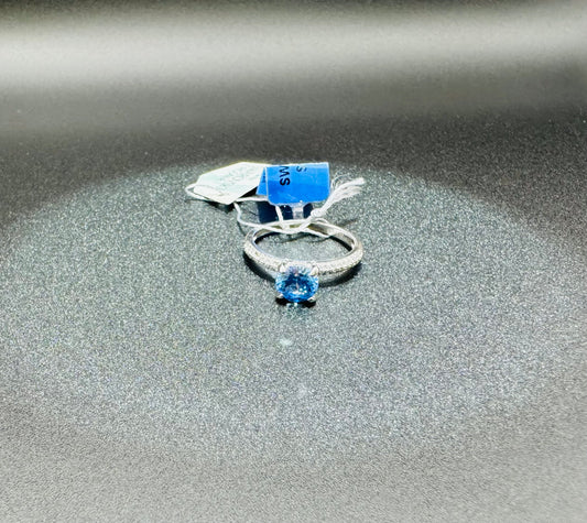 SILVER RING WITH BLUE SWAROVSKI STONES, SIZE: 6, WEIGHT: 2.6gm