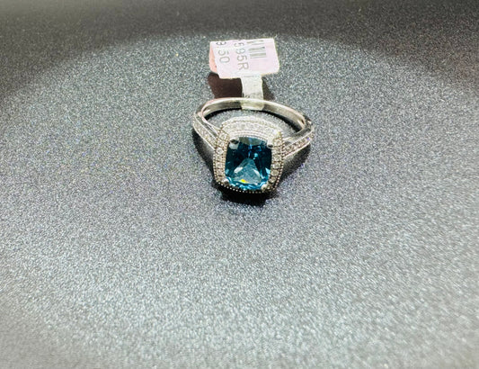 SILVER RING WITH SKY BLUE TOPAZ SWAROVSKI STONES, SIZE: 8, WEIGHT:  4.5gm