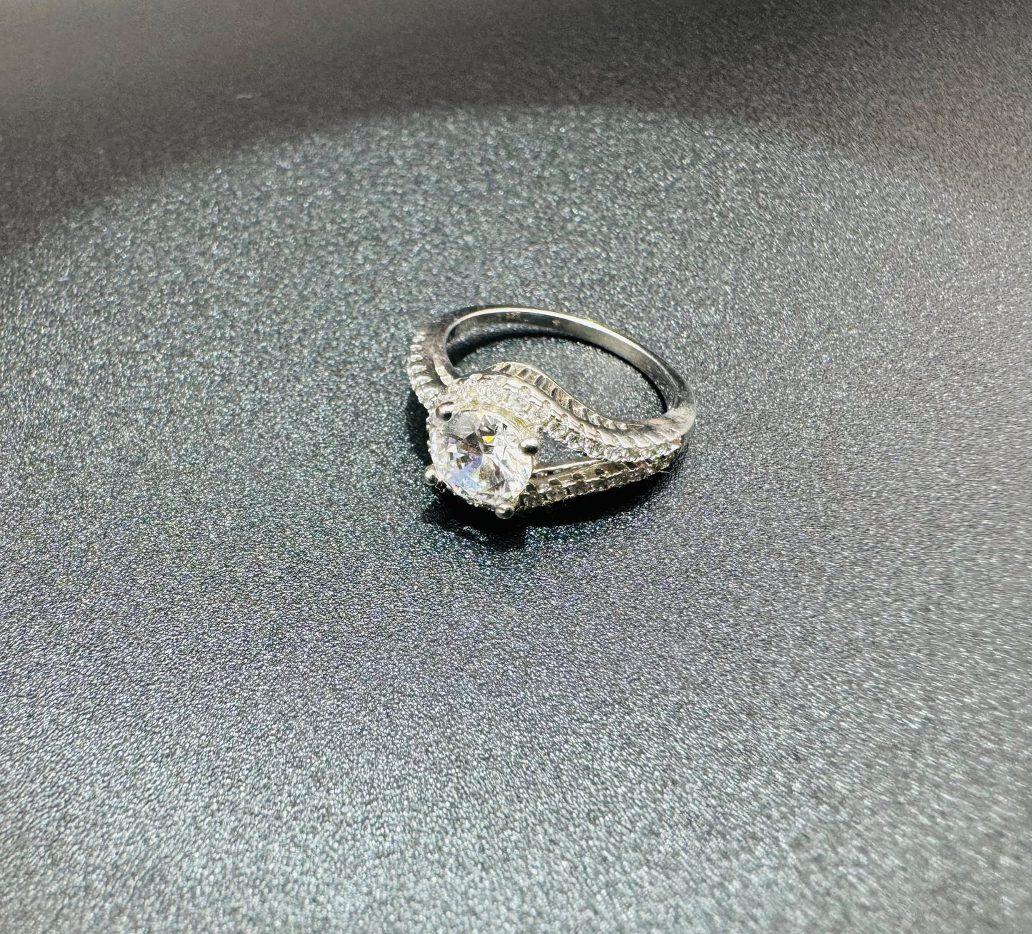 SILVER RING WITH SWAROVSKI STONES, SIZE: 6, WEIGHT: 3.2gm