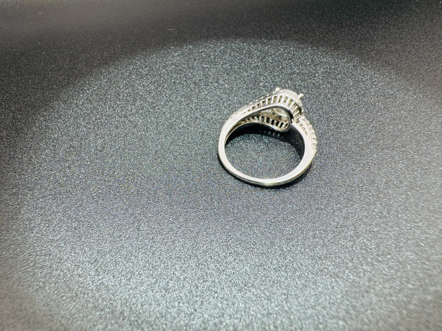 SILVER RING WITH SWAROVSKI STONES, SIZE: 6, WEIGHT: 3.2gm