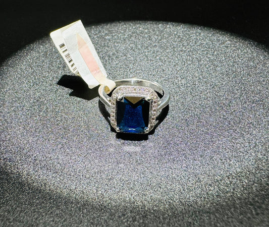 SILVER RING WITH BLUE SAPPHIRE AND SWAROVSKI STONES, SIZE: 7, WEIGHT: 4gm
