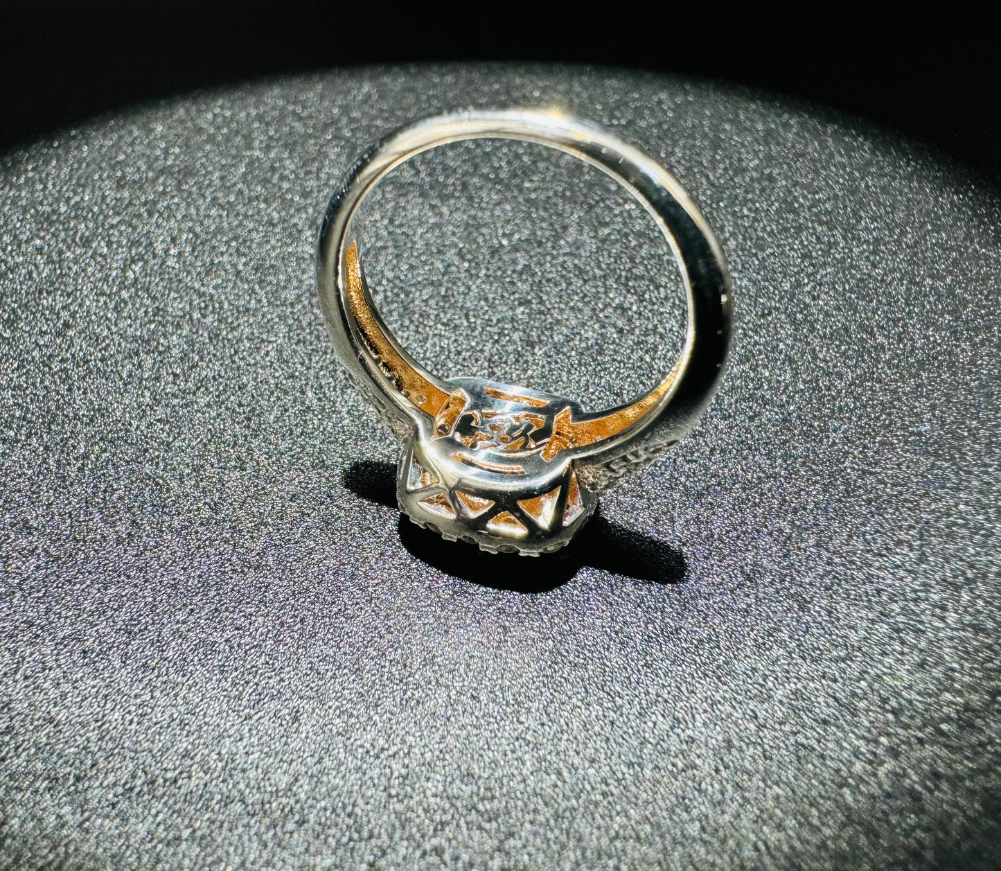 SILVER RING WITH BLUE AND WHITE SWAROVSKI STONES, SIZE: 8, WEIGHT: 4.7gm