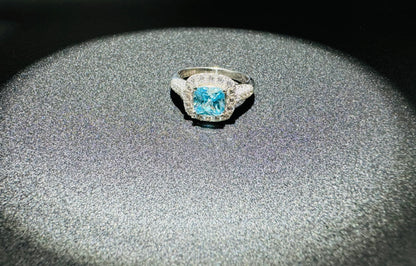 SILVER RING WITH BLUE AND WHITE SWAROVSKI STONES, SIZE: 8, WEIGHT: 4.7gm