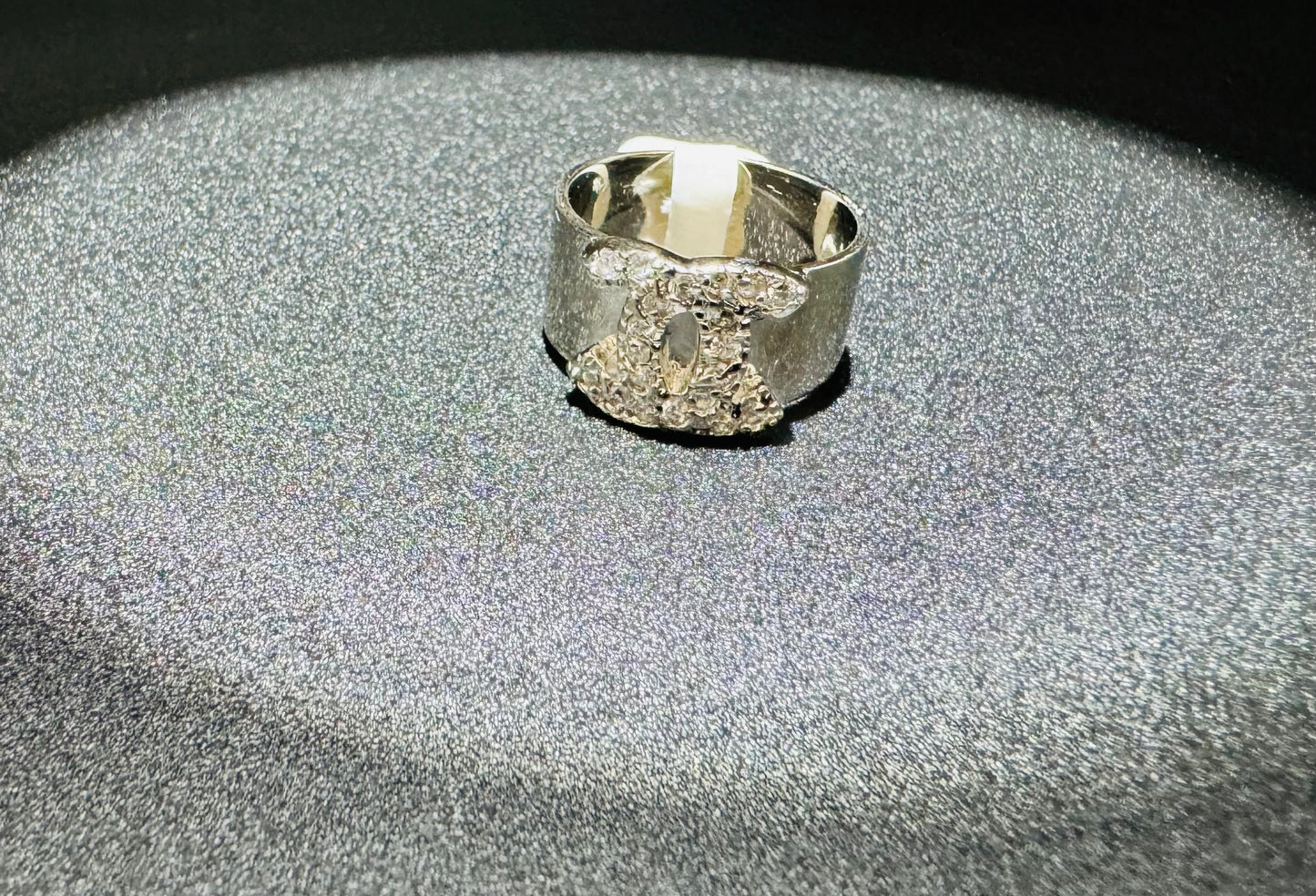 SILVER CHANEL RING WITH CZ STONES, SIZE: 7, WEIGHT: 6.6gm