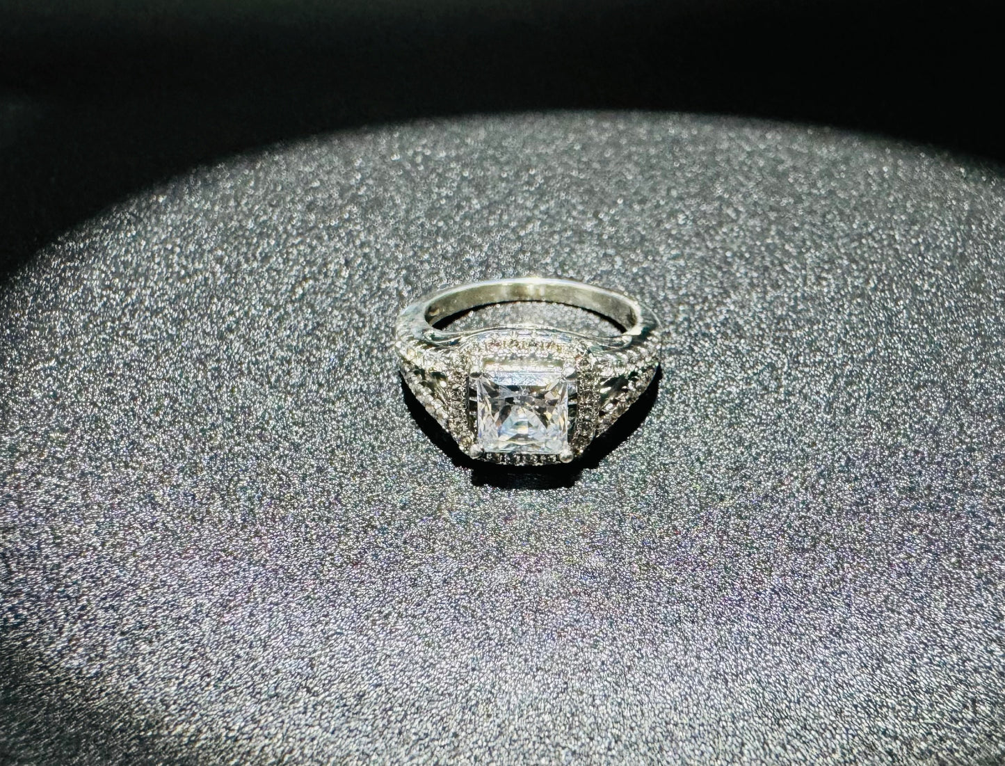 SILVER RING WITH CZ STONES, SIZE: 7, WEIGHT: 4gm