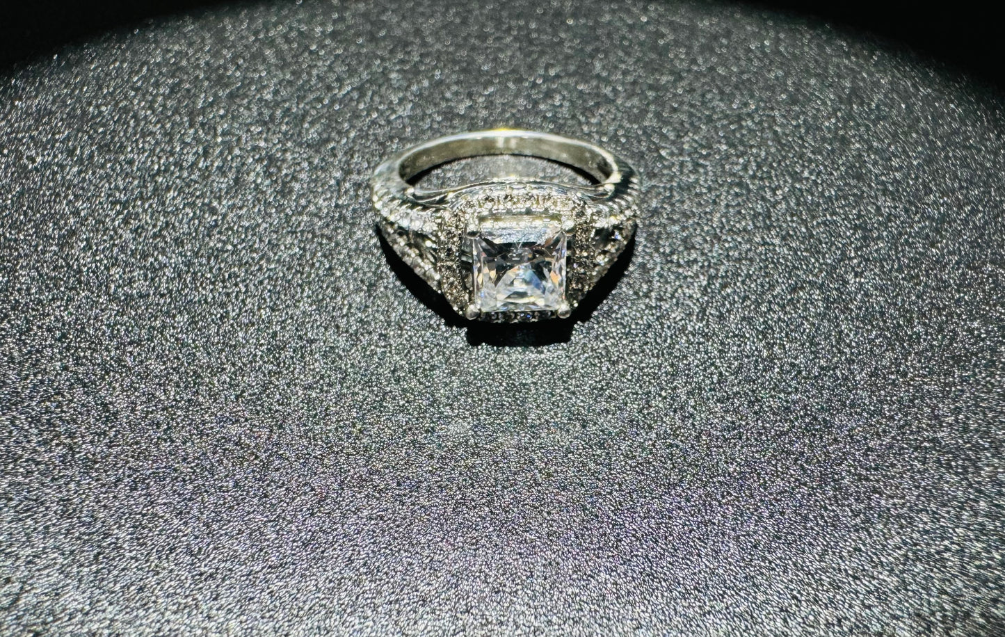 SILVER RING WITH CZ STONES, SIZE: 7, WEIGHT: 4gm