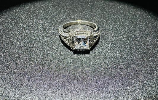 SILVER RING WITH CZ STONES, SIZE: 7, WEIGHT: 4gm