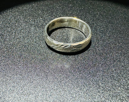 SILVER BAND RING, SIZE: 8, WEIGHT: 6gm