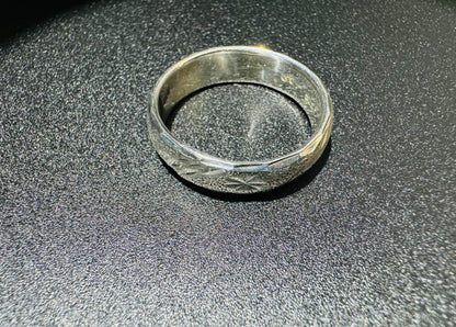 SILVER BAND RING, SIZE: 8, WEIGHT: 6gm